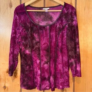 plum colored blouse with 3/4 sleeves 🖤